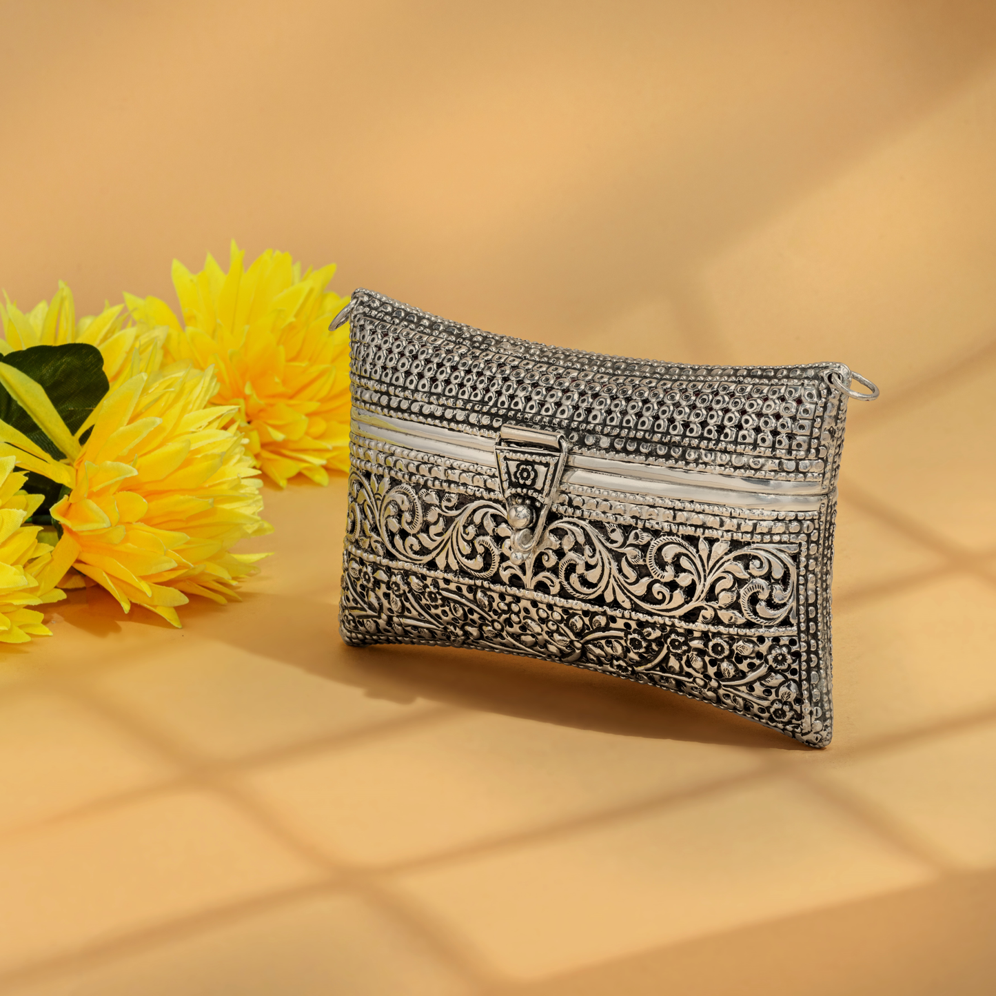 Radiant Antique Silver Stylish Purse with Vintage Elegance