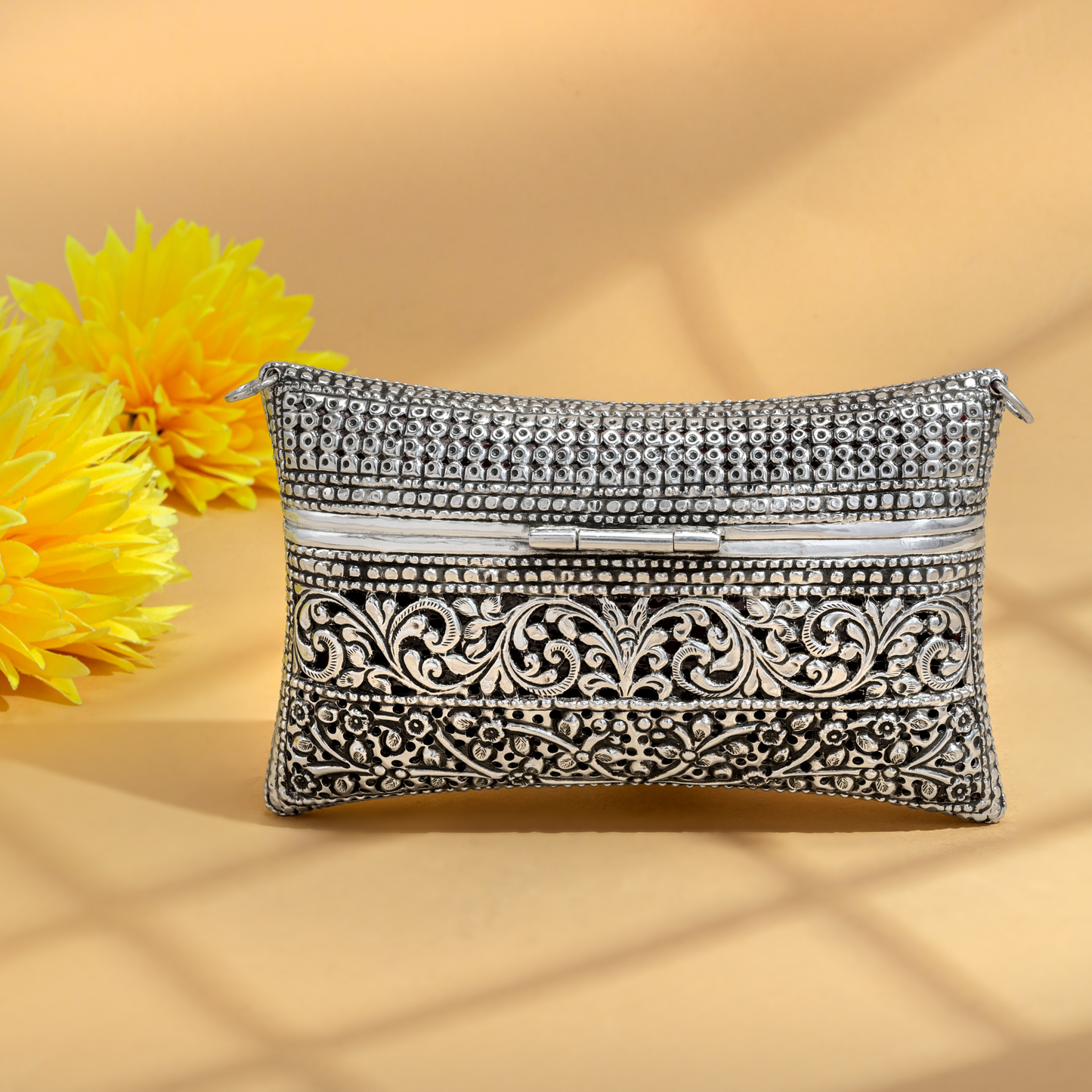 Radiant Antique Silver Stylish Purse with Vintage Elegance