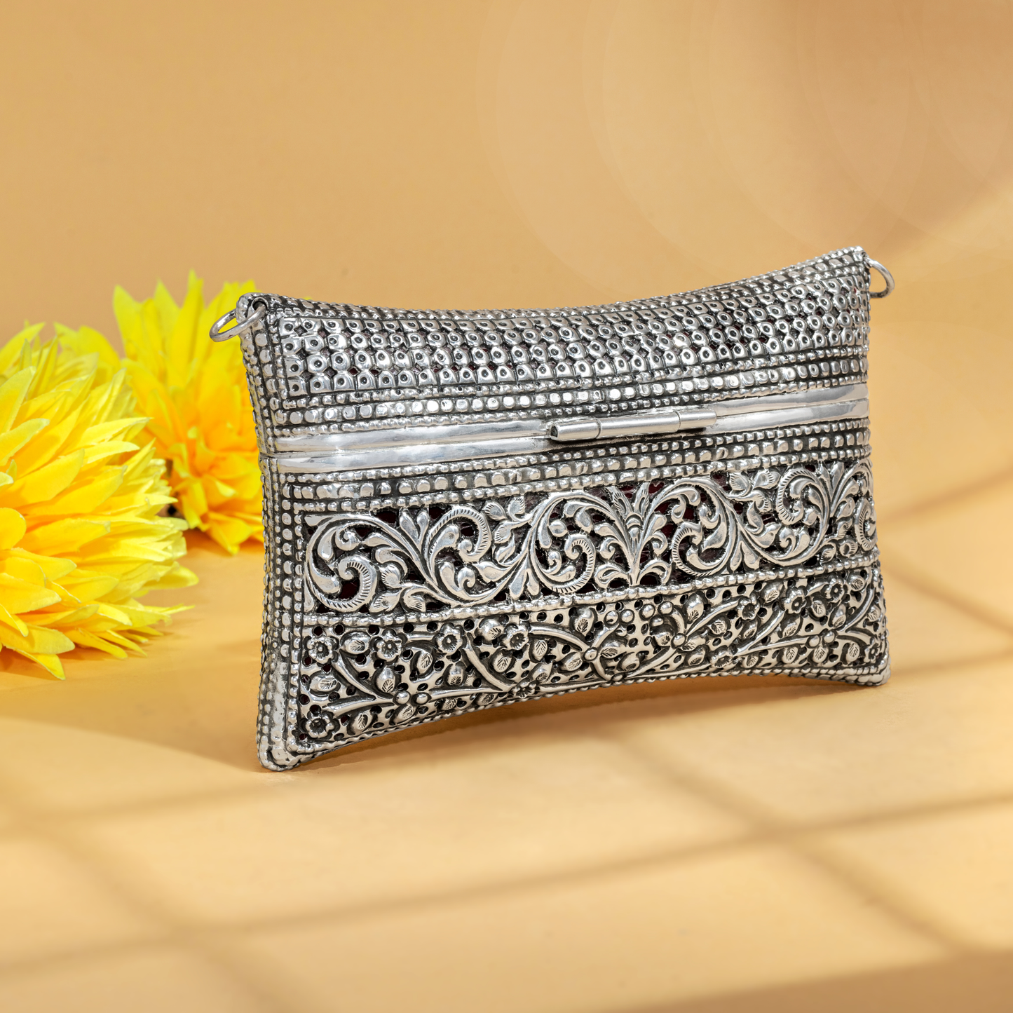 Radiant Antique Silver Stylish Purse with Vintage Elegance