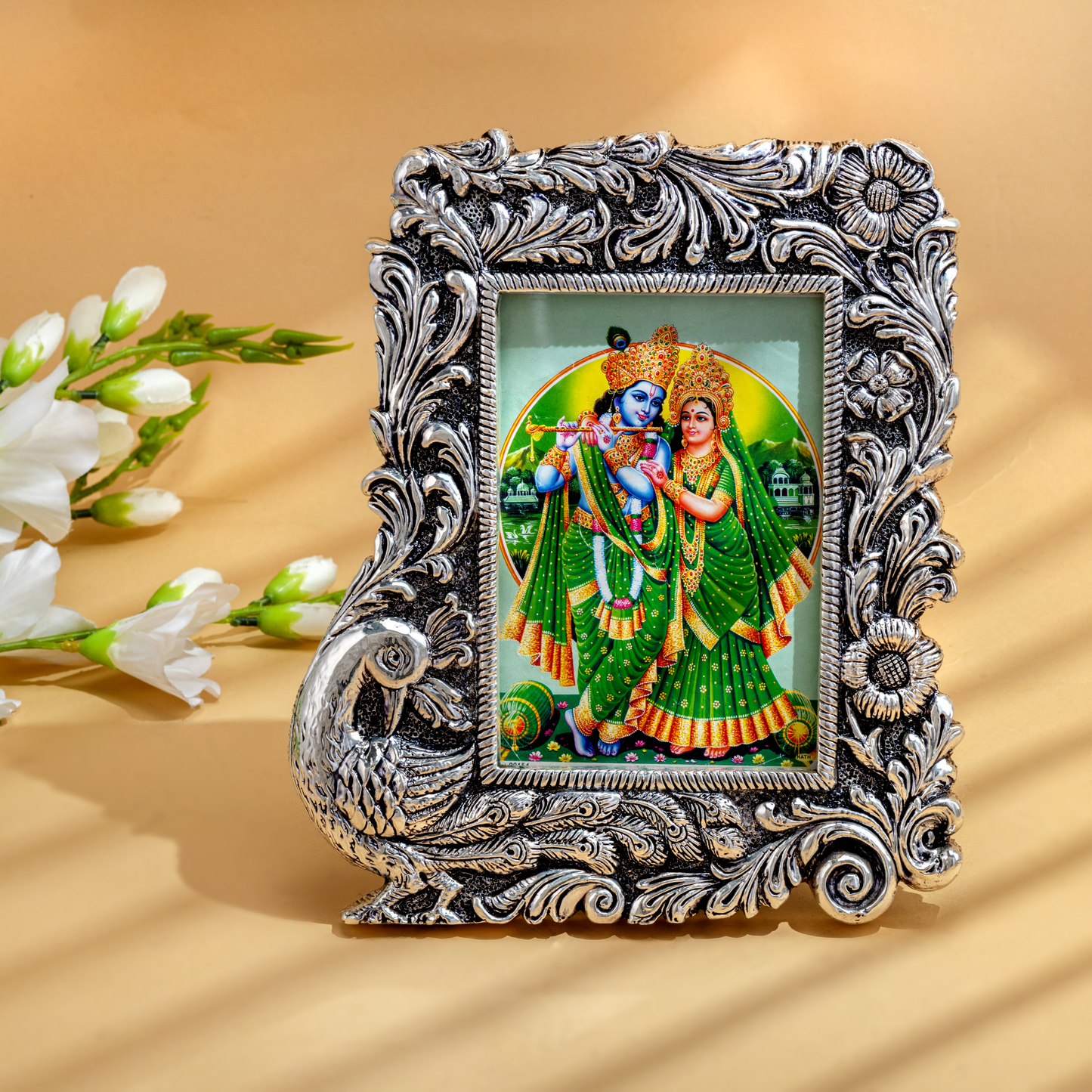 Attractive Antique Silver Coated Photo Frame with Peacock Motif